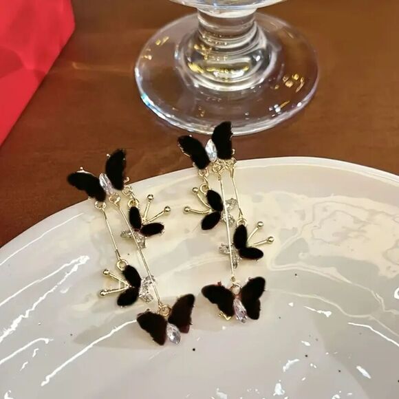 NIB - Dangling Black & Gold Butterfly Earrings - Picture 3 of 4